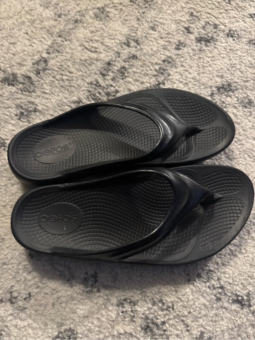 OOFOS Women’s Thong Sandals Slip On Cushioned Comfort Black US 9 EU 40